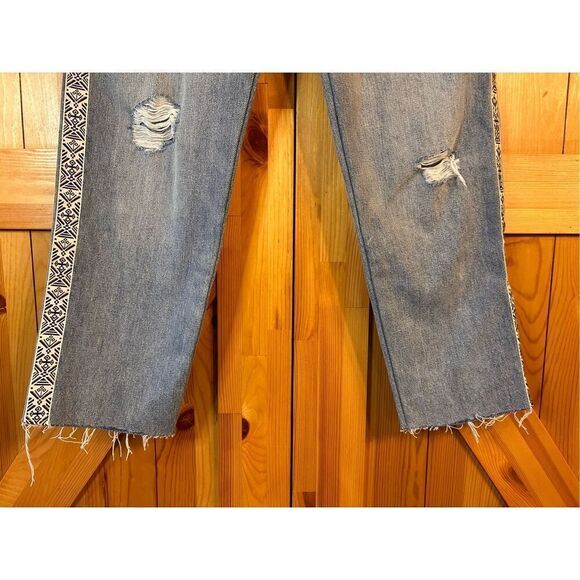 Lucky brand relaxed taper jeans Size 4/27 raw hem side design (4668) - Picture 2 of 10